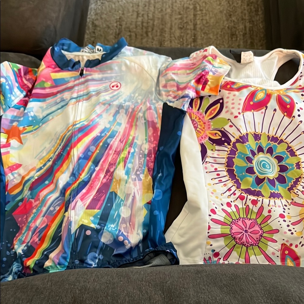 2 Cycling Jerseys (medium)